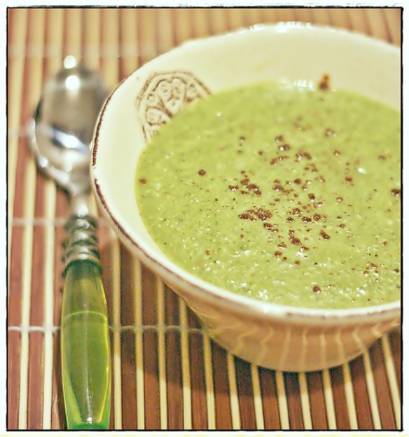 vellutata-di-broccoli-e-porri-speziata