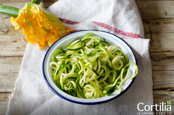 Spaghetti di zucchine al pesto 2R